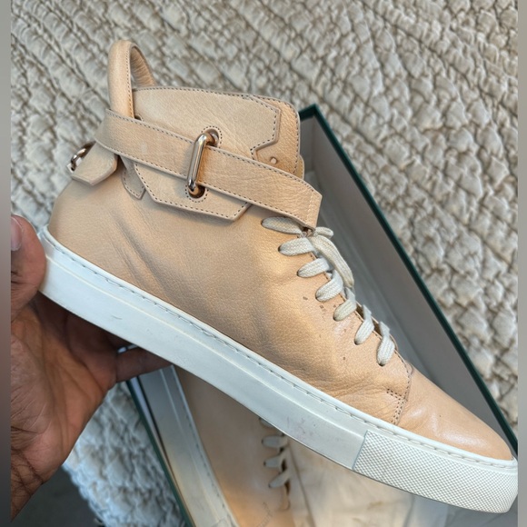These are a used but great condition of a size 12 “Buscemi” creme and rose Gold. - Picture 5 of 16